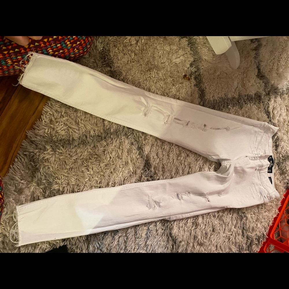 Hollister destructed white skinny jeans
